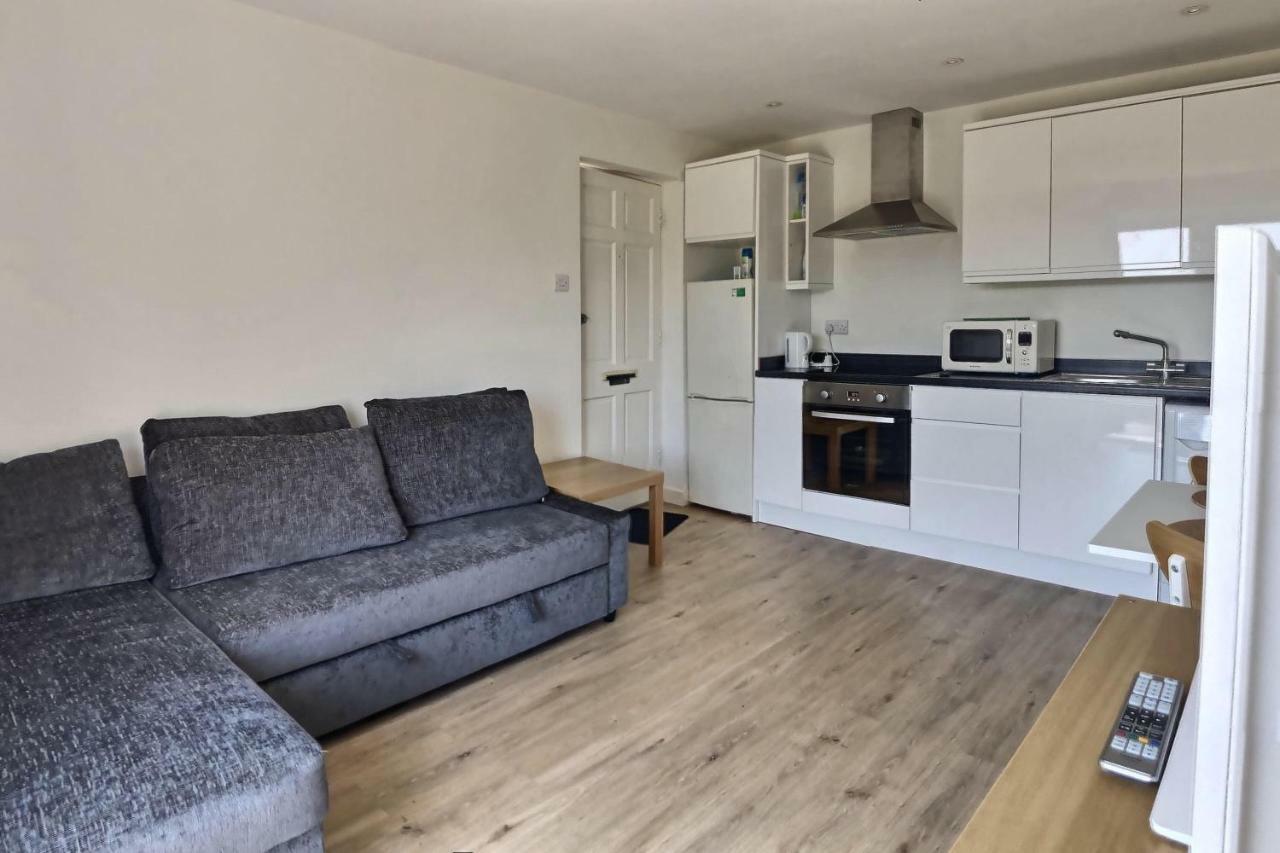 Home-From-Home - Self Catering Garden Apartment, Waterlooville Exterior photo