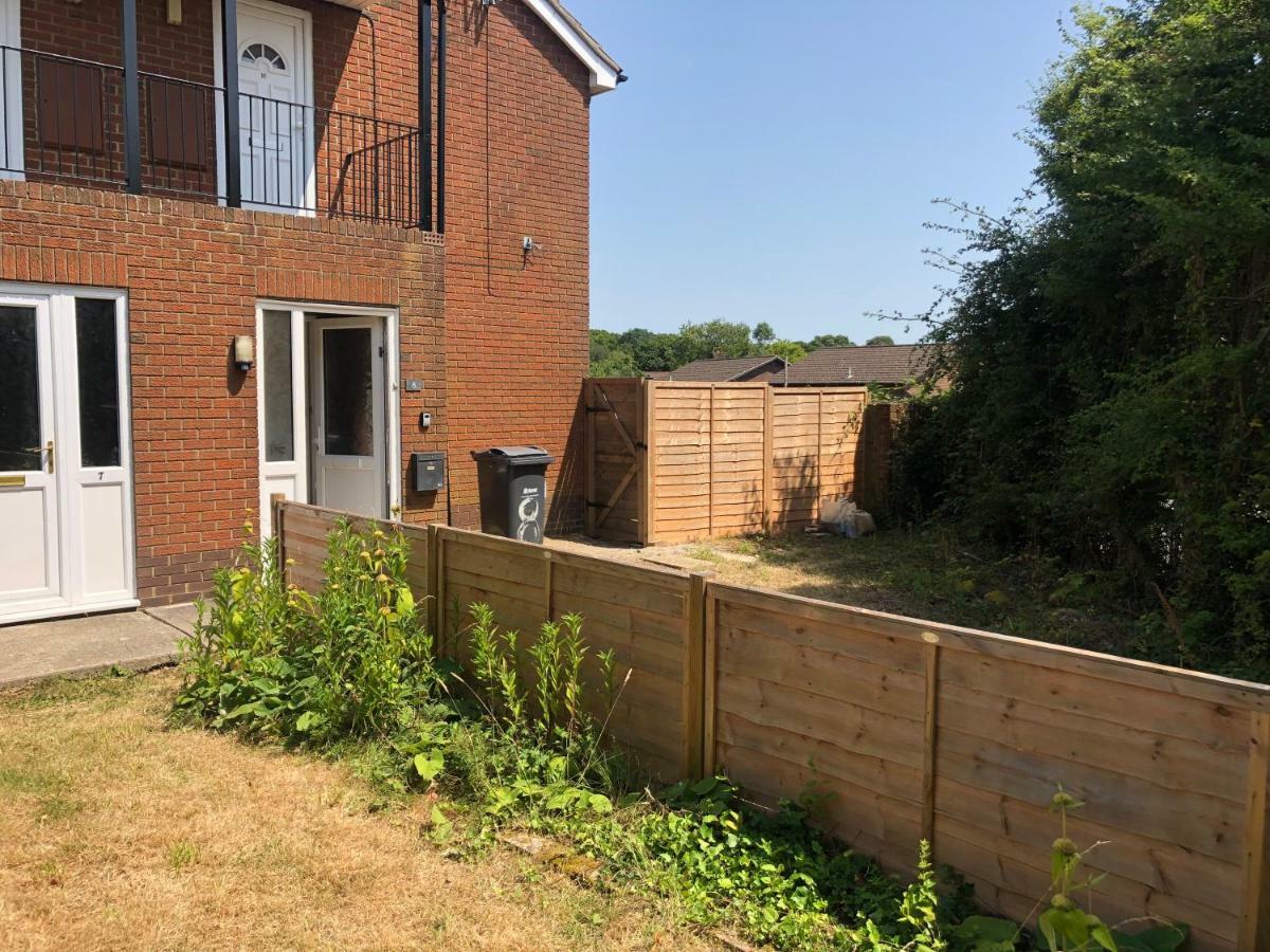 Home-From-Home - Self Catering Garden Apartment, Waterlooville Exterior photo